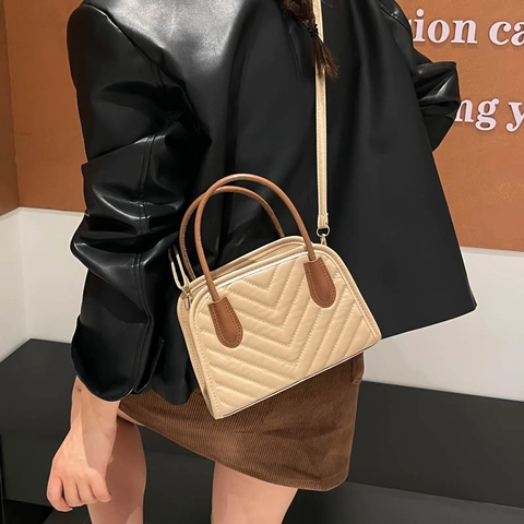 Borsa a Tracolla da Donna in Pelle PU Trapuntata a Forma di V Tinta Unita Piccola Borsa Quadrata con Tracolla Regolabile