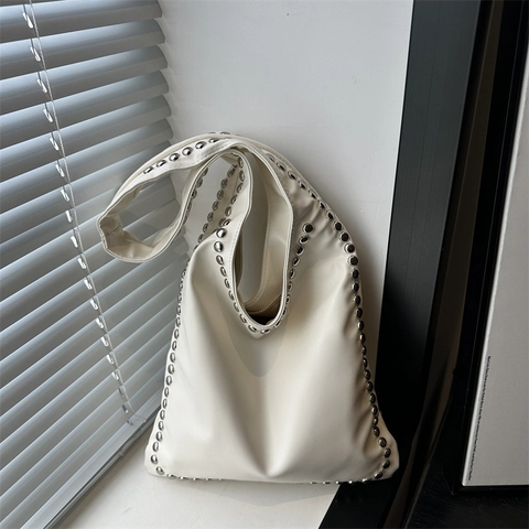 Nieten PU Leder Schultertasche Damen Vintage Punk Hobo Unterarmtasche Große Kapazität Silberne Metall Deko Street Style
