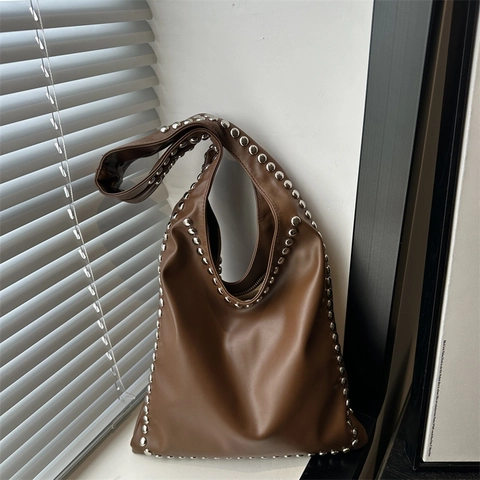 Nieten PU Leder Schultertasche Damen Vintage Punk Hobo Unterarmtasche Große Kapazität Silberne Metall Deko Street Style