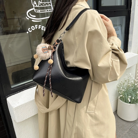 Hobo Shoulder Bag PU Leather Crescent Shape Large Capacity Wide Strap Casual Retro Style For Women With Plush Pendant