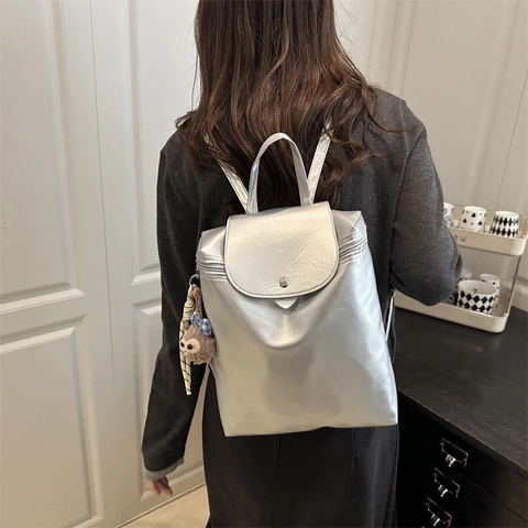 Damen Mode PU Leder Rucksack Große Kapazität Einfarbiger Rucksack Mit Plüsch Tieranhänger Casual Reisen Schule Umhängetasche
