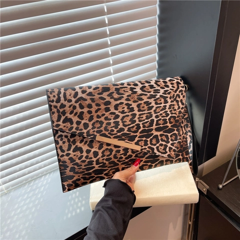 Leopard Print Envelope Clutch Bag For Women Large Capacity Evening Handbag With Gold Metal Bar And Detachable Strap