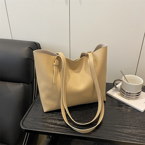 Minimalist PU Leather Tote Bag Large Capacity Solid Color Vintage Shoulder Bag With Adjustable Straps For Women