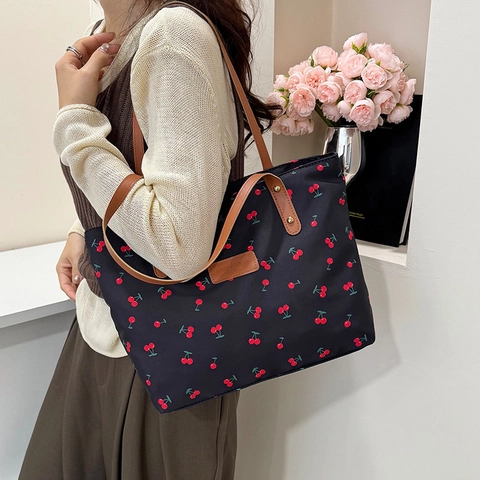 Borsa Tote Da Donna Con Stampa Ciliegie Nylon Casual Grande Capacità Borsa A Tracolla Stile Carino E Fresco Alla Moda Versatile