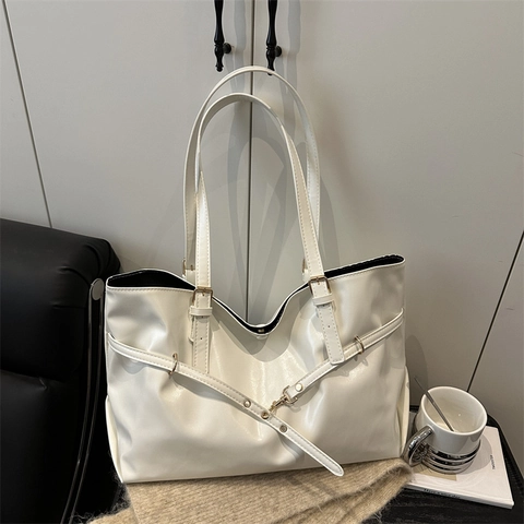 Women Vintage Large Capacity PU Leather Tote Bag Solid Color Commute Shoulder Bag With Decorative Strap Gold Buckle