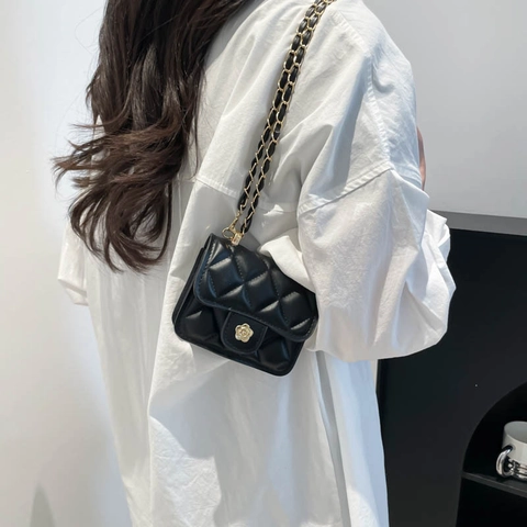 Women Mini Crossbody Bag Quilted PU Leather Small Square Bag With Gold Camellia Buckle Leather Chain Strap Fashion Shoulder Bag