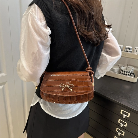 Retro Croc-Effect PU Leather Crossbody Handbag With Metal Bow Buckle Elegant Small Square Bag For Women Daily Fashion