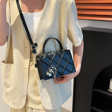 Women Vintage Quilted PU Leather Square Bag Minimalist Chain Decor Crossbody Shoulder Bag Small Purse For Daily Dating