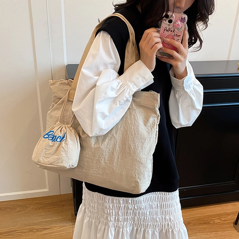 Grand Sac Cabas en Nylon pour Femmes Avec Impression de Lettres Beach Sac à Épaule Décontracté Polyvalent Avec Pochette