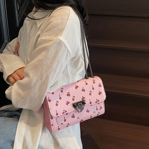 Damen Kirschdruck Umhängetasche PU Leder Metallkette Kleine Quadratische Tasche Süße Vintage Klappe Geldbörse Tasche