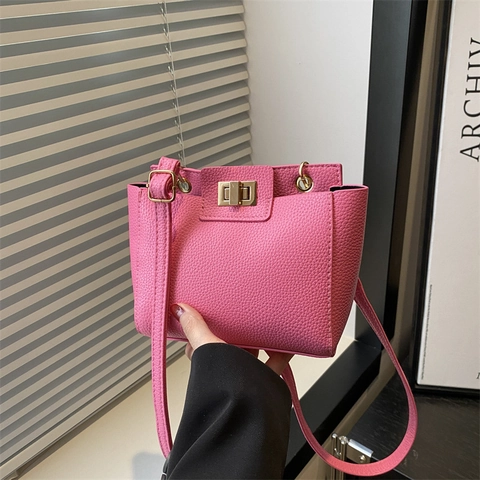 Vintage Kiesel PU Leder Kleine Quadratische Umhängetasche Für Damen Trendy Verschluss Schulter Messenger Bag Täglich Dinner Bag