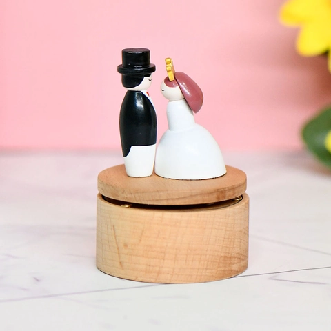 Mini Wooden Music Box Beech Wood Wind-Up Rotating Musical Box Desktop Ornament Christmas Wedding Birthday Gift For Kids