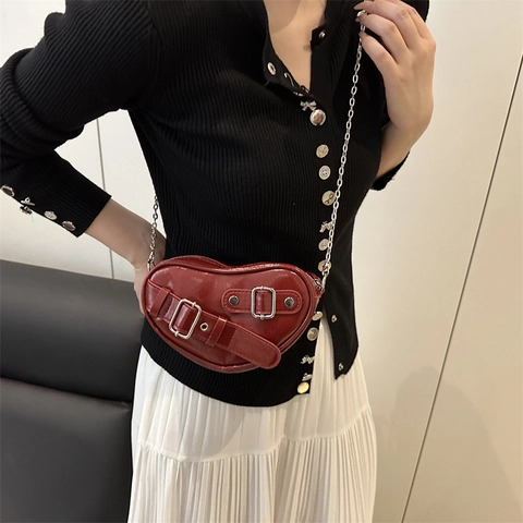 Borsa a Tracolla in Pelle PU a Forma di Cuore per Donna Trendy Punk Catena Borsa a Spalla Con Fibbie per Cintura Design di Nicchia
