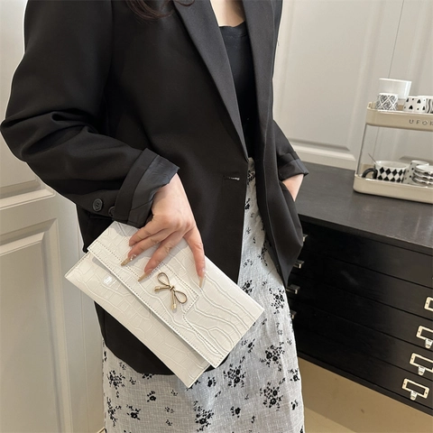 New Sweet Fresh Bow Underarm Bag Women Crocodile Pattern PU Leather Large Capacity Envelope Clutch Bag For Party Daily Fashion