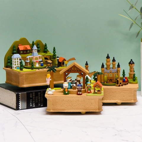 Carillon in Legno di Faggio Artigianale Rotazione Meccanica Castello delle Fiabe Treno Presepio Paesaggio in Miniatura Ornamento da Tavolo
