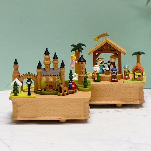 Carillon in Legno di Faggio Artigianale Rotazione Meccanica Castello delle Fiabe Treno Presepio Paesaggio in Miniatura Ornamento da Tavolo