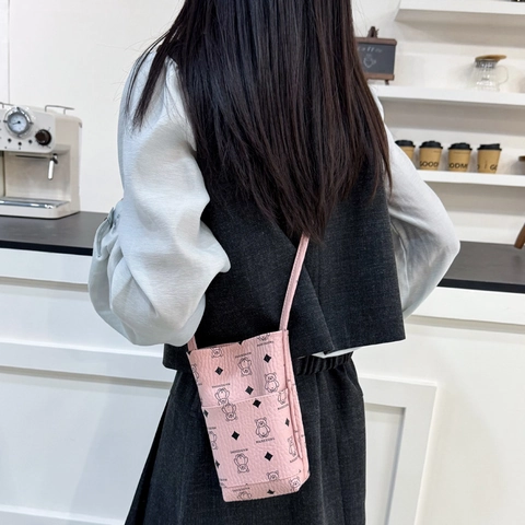 Women Crossbody Phone Bag PU Leather Cartoon Bear Print Mini Vertical Square Retro Shoulder Handbag