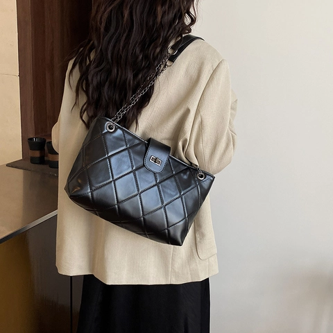 Borsa a Spalla da Donna Trapuntata in Pelle PU Grande Capacità Borsa Tote a Catena per Pendolarismo Quotidiano Semplice Moda
