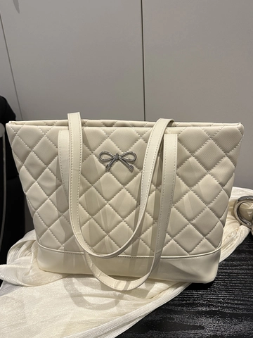 Women Quilted Tote Bag Large Capacity PU Leather Diamond Lattice Shoulder Bag With Metal Bow Decoration Commuting Handbag