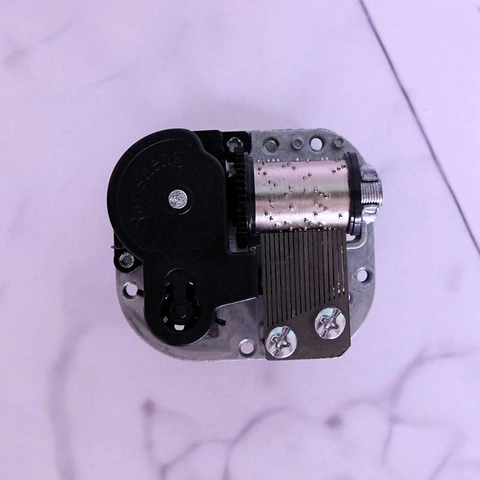 18-Töne Spieluhr Werk Mechanisches Aufziehwerk Für Bastelarbeiten Silberlegierung Rotierender Mechanismus Heimdekor