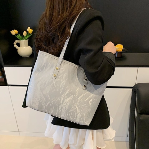 Women's Large Capacity PU Leather Tote Bag Crinkled Texture Shoulder Bag With Rivet Decor Casual Commuter Handbag