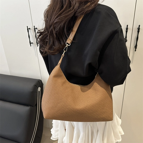 French Fashion Minimalist PU Leather Weave Texture Hobo Bag For Women Large Capacity Shoulder Bag Solid Color Underarm Bag