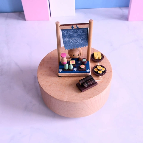 Japanische Holz Spieluhr Rotierende Sushi Laden Szene Buchenholz Mechanische Aufziehbar Deko Hase Koch Geschenk
