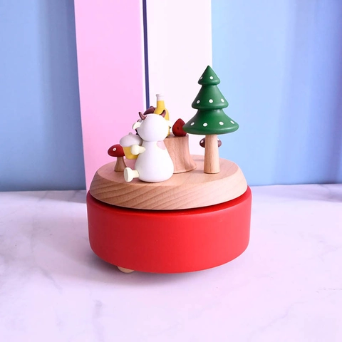 Handmade Wooden Music Box Bear Forest Picnic Theme Mechanical Wind-up 18 Tone Musical Ornament Creative Home Decor Gift