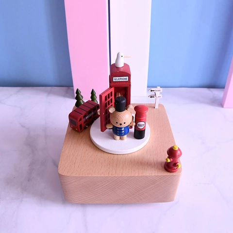 Houten Muziekdoos Londen Thema Roterende Mechanische Britse Stijl Telefooncel Bus Beer Soldaat Decoratie Geschenk