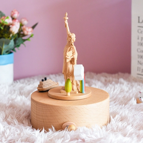 Boîte À Musique En Bois Statue De La Liberté Hêtre Sculpture 3D Rotative Mécanique Décor De Bureau Cadeau Créatif