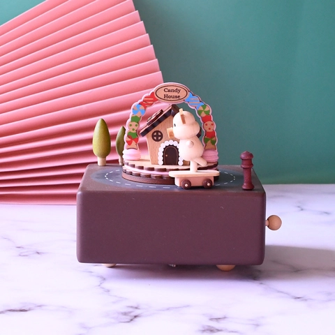 Boîte À Musique En Bois De Hêtre Mécanique À Remonter Maison De Bonbons Rotative Cochon Décoration De Table Cadeau Enfant