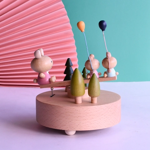 Wooden Music Box Beech Wood Wind Up Mechanical Seesaw Cartoon Animals Kids Gift Hand Painted Nordic Desk Decor