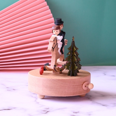 Vintage Mechanical Wooden Music Box Beech Wood Rocking Horse Musical Box For Valentine Day Birthday Gift Home Table Decor
