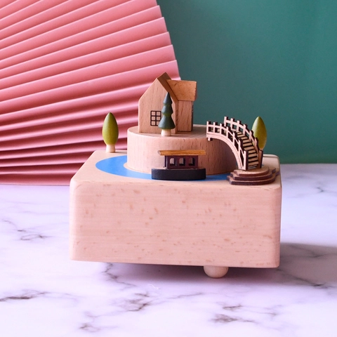 Retro Wooden Music Box Wind-up Mechanical Rotating Beech Solid Wood Jiangnan Landscape Miniature Desktop Decorative Gift