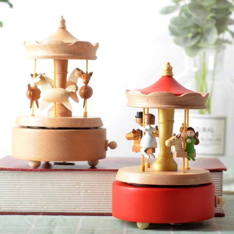 European Beech Wood Carousel Music Box Wind Up Clockwork Rotating Wooden Musical Ornament For Birthday Holiday Home Decor