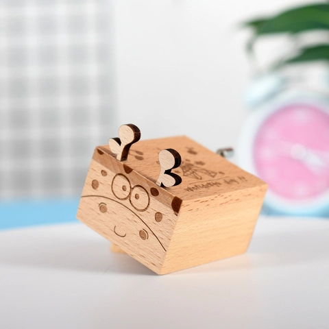 Handmade Beech Wood Hand Crank Musical Box Cartoon Animal Wooden Music Box For Kids Gift Home Decoration Desktop Ornaments