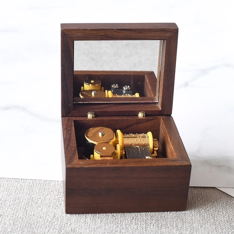 Vintage Walnut Wood Music Box Handmade Mechanical 18 Note Clockwork Musical Box With Internal Mirror For Birthday Gift