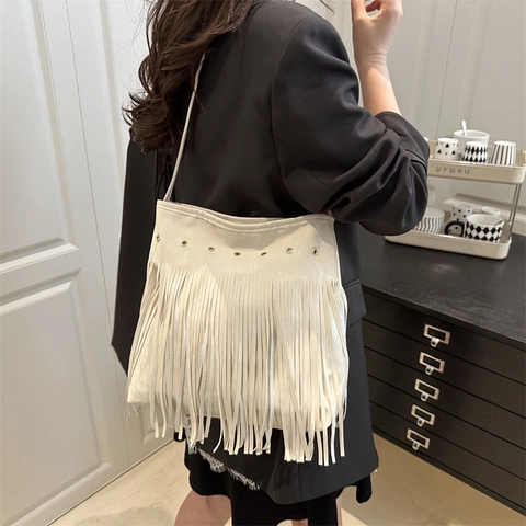Damen Böhmisch Quaste Umhängetasche Mit Metallösen Dekor Chic Street Trend Kunstleder Crossbody Tasche Hobo Handtasche
