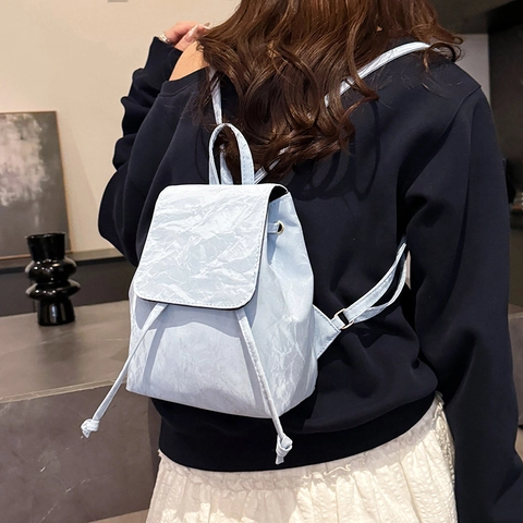 Mochila Mini de Cuero PU Arrugado para Mujer Retro Casual Bolso de Hombro Pequeño Con Solapa y Cordón Moda Ligera