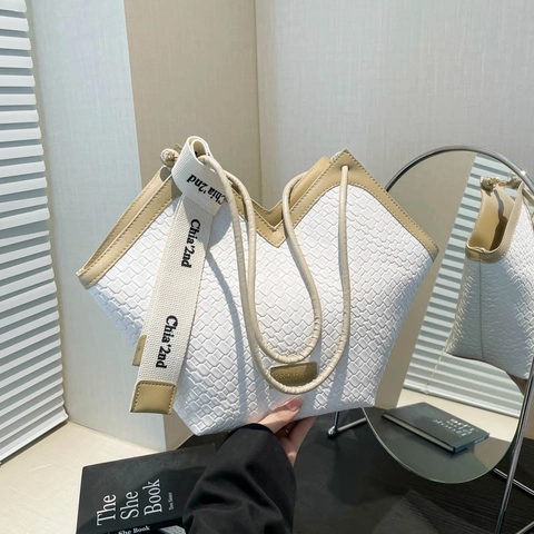 Große Kapazität Gewebte Textur PU Leder Tragetasche V-Ausschnitt Umhängetasche Mit Buchstabengurt Vintage Pendler Handtasche Für Damen
