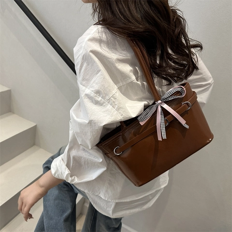 Women Vintage PU Leather Shoulder Bag Retro Underarm Tote Bag With Bow Ribbon Decorative Metal Buckle Daily Commuting Bag
