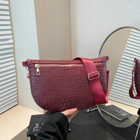 Damen Gewebte PU Leder Umhängetasche Halbmond Brusttasche Breiter Verstellbarer Gurt Minimalistische Schulter Messenger Tasche