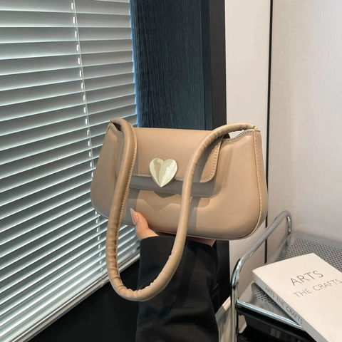 Sac À Épaule Sous L'aisselle De Style Français Pour Femmes En Cuir PU Boucle Métallique En Forme De Coeur À Rabat Tendance