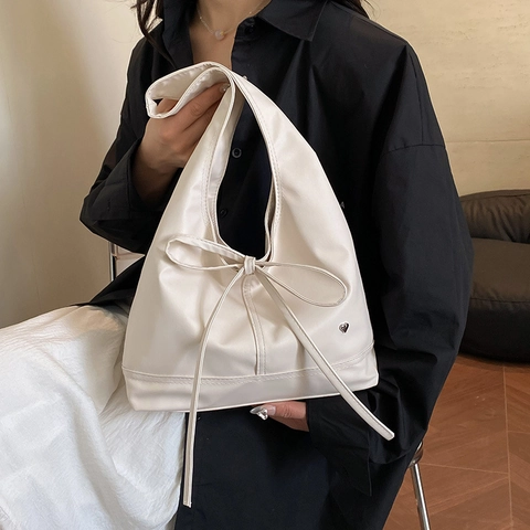 Damen Schultertasche Aus PU Leder Große Kapazität Schleife Herzanhänger Retro Tote Handtasche