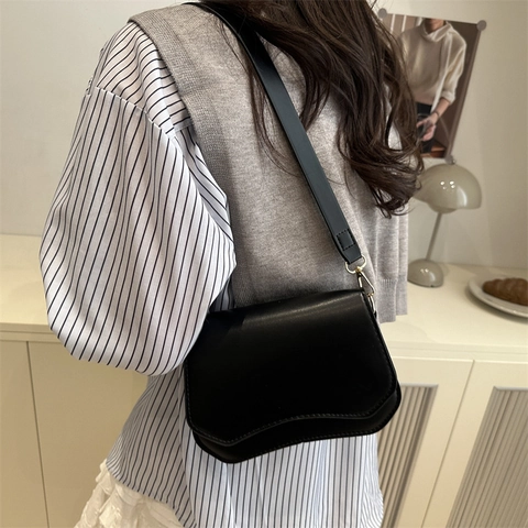 Bolso Bandolera Pequeño Cuadrado Cuero PU Mujer Retro Solapa Ondulada Bolso de Hombro Con Cadena Bolso Versátil Diario
