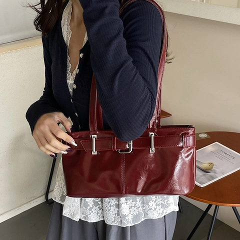 Vintage Schultertasche Aus Glänzendem PU Leder Mit Gürtelschnalle Dekor Silber Hardware Schicke Achseltasche Für Damen