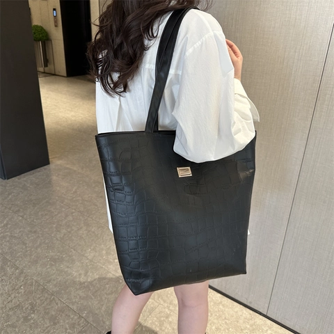 Crocodile Embossed PU Leather Tote Bag Large Capacity Commuter Shoulder Handbag For Women Retro Solid Color