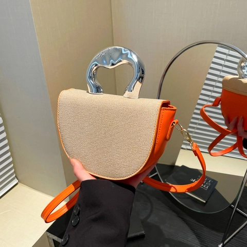 Women Vintage PU Leather Saddle Bag With Artistic Silver Metal Handle Woven Texture Crossbody Shoulder Handbag For Daily Party