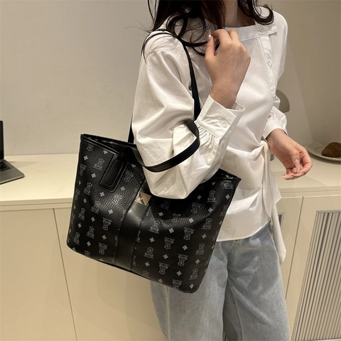 Sac Cabas Femme Grande Capacité Cuir Synthétique Texture Lychee Imprimé Ours Dessin Animé Sac À Épaule À La Mode