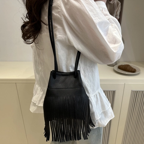 Damen PU Leder Lychee Muster Fransen Beuteltasche Kordelzug Umhängetasche Schultertasche Quasten Solid Farbe Retro Boho